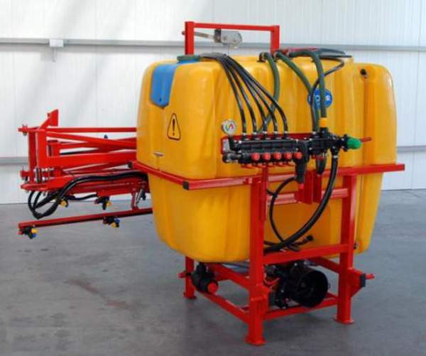 Опрыскиватель навесной 800L