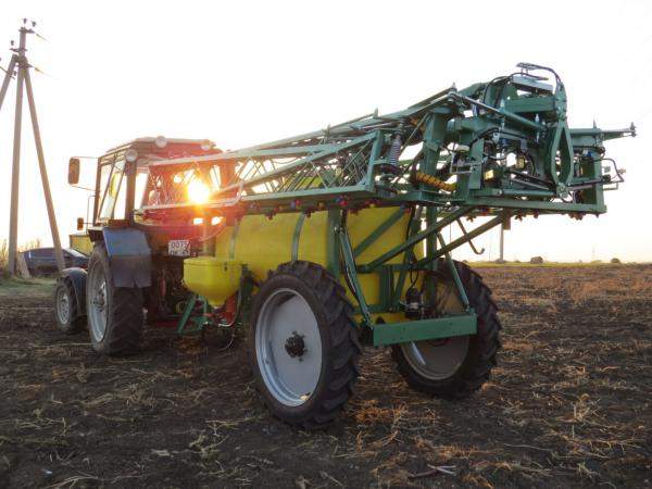 Опрыскиватель прицепной АТАМАС-1 ширина захвата штанги 18м, бочка 2000л.