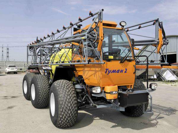 Опрыскиватель-разбрасыватель самоходный ТУМАН-2М. Шины низкого давления, узкие колеса, навигационная система
