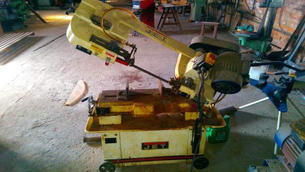 Отрезной ножовочный станок 8Б72