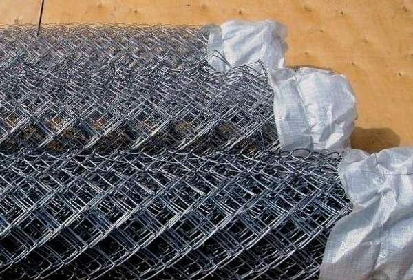 Оцинкованная сетка Рабица в рулонах