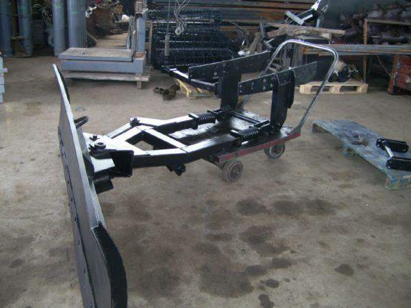 Отвал бульдозерный гидроповоротный ИУЦЛ 41.00.000-01.Г