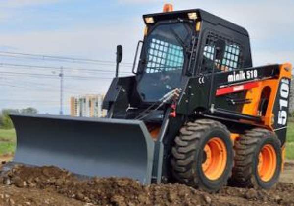 Отвал поворотный снеговой, ширина отвала 2000 мм, высота 700 мм.