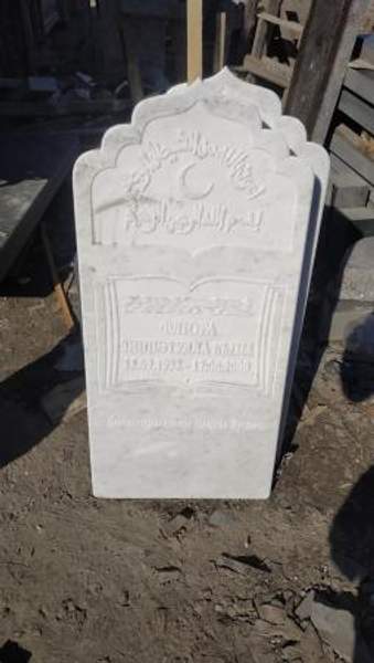 Памятник из белого мрамора мусульманский