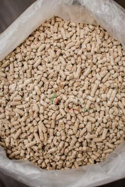 ПЕЛЛЕТЫ СВЕТЛЫЕ "ПРЕМИУМ" 6ММ И 8ММ В ПАКЕТАХ ПО 15 КГ