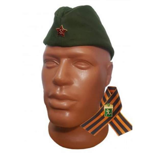 Пилотка военная зеленого цвета с красной звездой