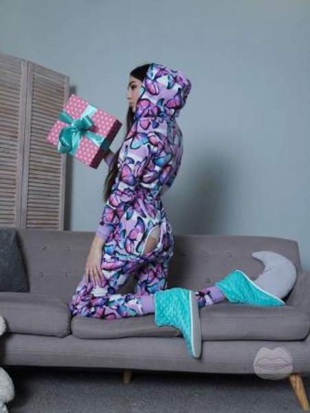 Пижама с карманом на попе Яркие бабочки (M, С капюшоном)