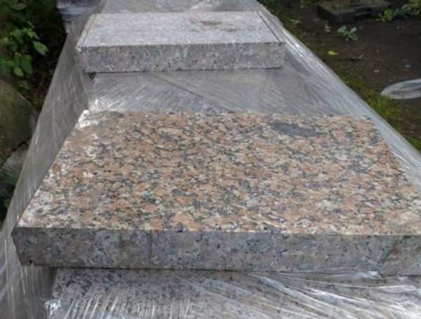 Плита парапетная гранитная 500х300х60, Южно-Султаевский гранит. Полировка