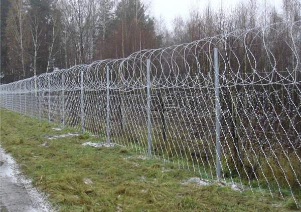 Плоское колючее заграждение “ПКЗ”