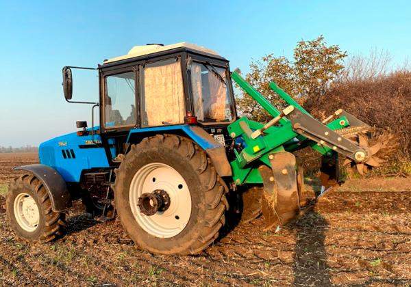 Плуг чизельный ПЧ-2,3 (навесной, параплау)