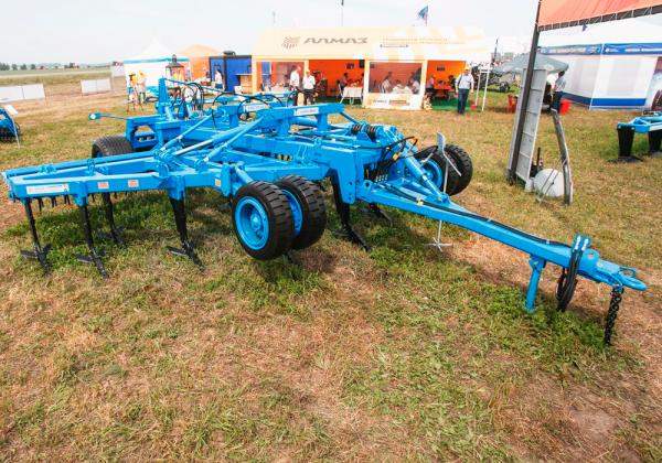 Плуг чизельный ПЧ-6П (прицепной, прямая стойка, срезной болт)