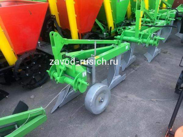 Плуг двухкорпусный Bomet 2-20 на минитрактор