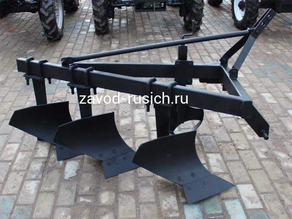 Плуг трехкорпусный 1l-320 на минитрактор от 24 л.с