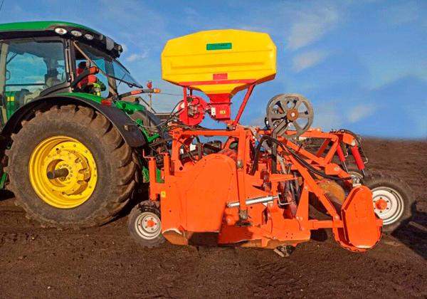 Пневматическая сеялка Tурбо Джет Супер 8 с электроприводом