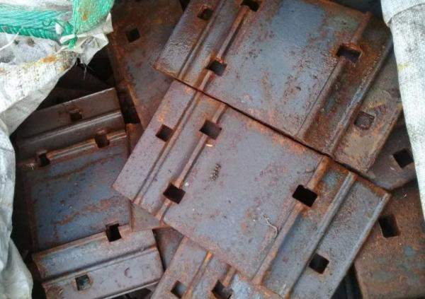 Подкладка Д-50 ТУ 14-2Р-294-2012 из наличия на складе