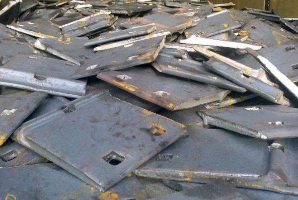 Подкладка Д-18 ГОСТ 8142-89 для узкоколейных рельс Р-18 на складе