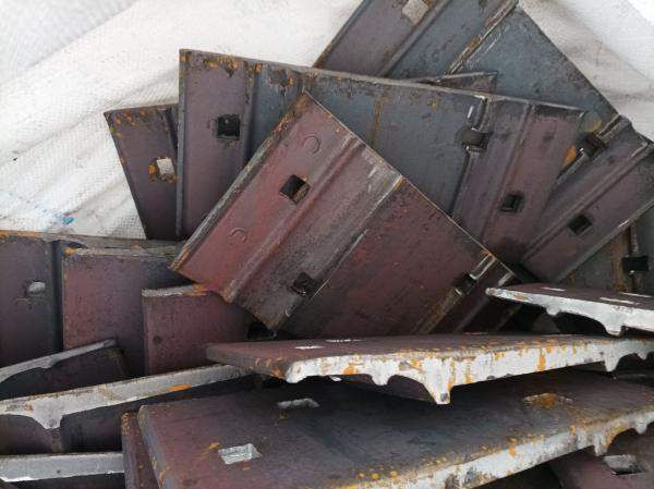 Подкладка Д65 новая, в наличии. Рельс р65 новый Цена договорная. тел. +79302110210 watsapp тел. +79302110210 ( @vsp696 ) telegram тел. +79302110210 viber E-mail: vsp696@mail.ru