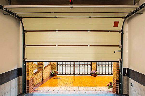 Подъемные секционные ворота для гаража DoorHan