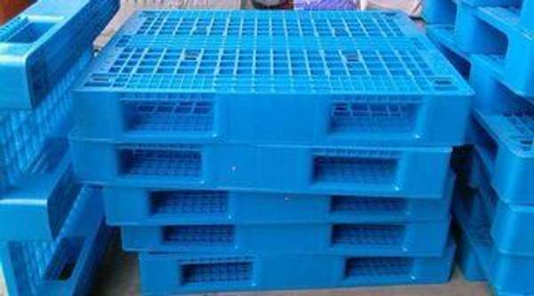 Покупаем дорого пластиковые паллеты