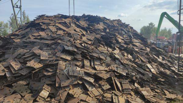 Покупаем МВСП ж/д от 0, 1тн до 20тн : Куплю - подкладки КБ65, КД65 новые, бу Куплю - накладки 1р65, 2р65 новые Куплю - рельсы р65 новые/бу Куплю - болт клеммный 22х75 новый Куплю - болт закладной 22х175 новый Куплю - болт стыковой 27х160 новый Куплю