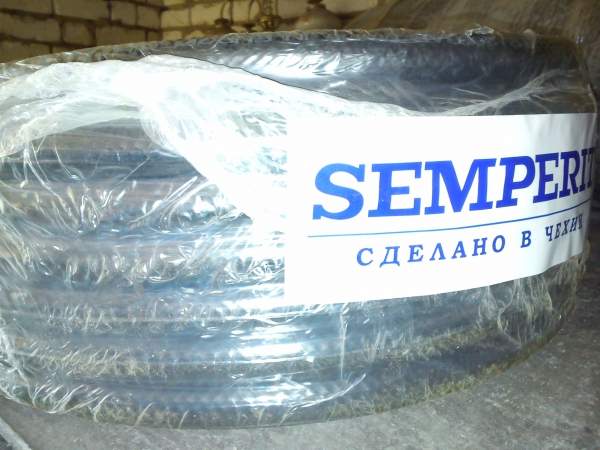 Поливочный шланг (армированный) резиновый.