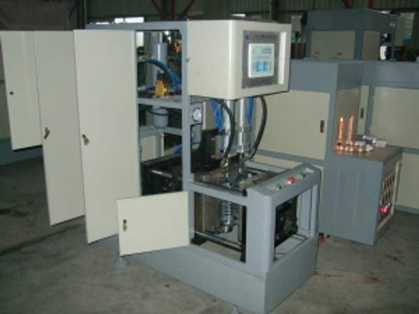 Полуавтоматическая машина выдува ПЭТ бутылок