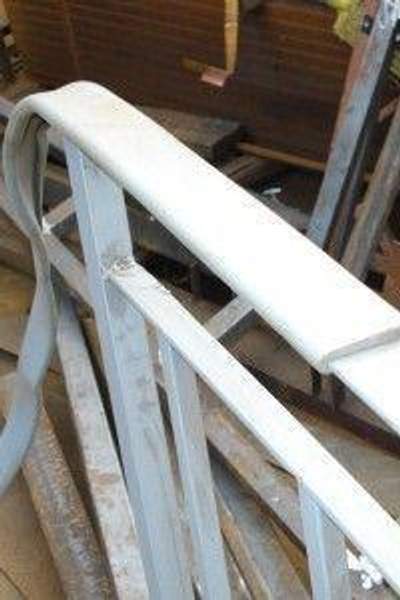 ПОРУЧЕНЬ 40×4 пластиковый ПВХ серого цвета