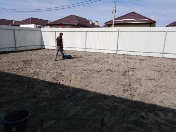 Посев газона.