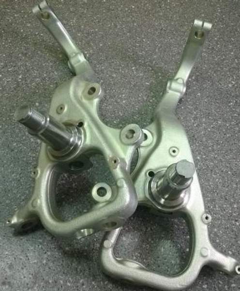 Поворотный кулак левый Mercedes W220 A2203303920