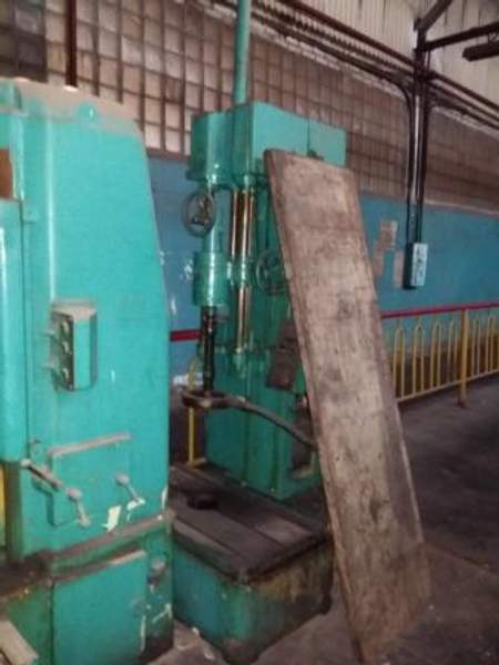 Продается б/у вертикально-хонинговальный станок 3Г833