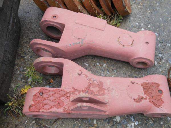 Продаю балки поворотные на гусеничные краны МКГ-25.