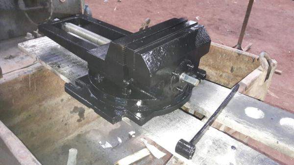 Продаю станочные тиски - 320 мм.