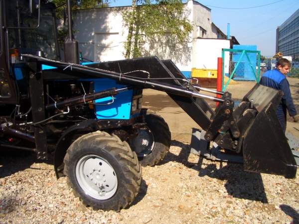 Продаю Трактор мтз 82 с фронтальным и щеткой