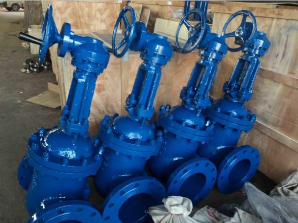 Продаю задвижки стальные 30с515нж из Китая дешево