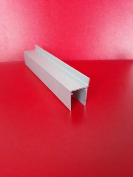 Профиль соединительный для туалетных кабин