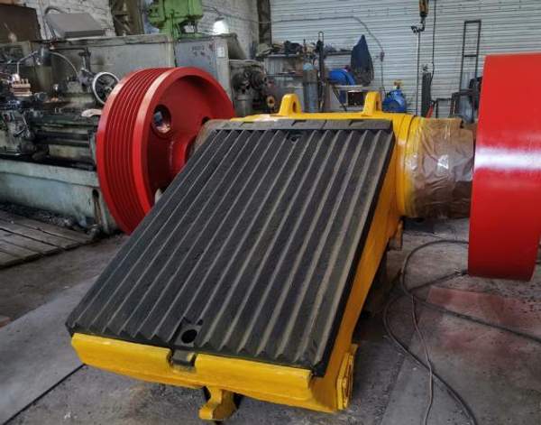 Производим Щека 1049002000 СБ Щека 1049102000 СБ щековая дробилка СМД