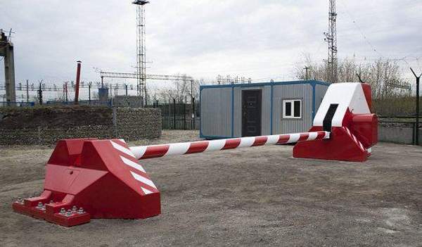 Противотаранное устройство шлагбаумного типа ПТУ-7,5 для ж/д переездов