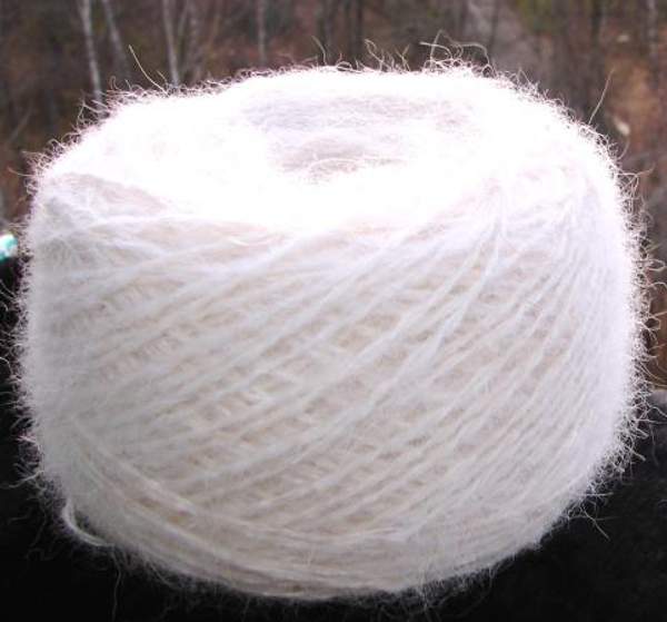 Пряжа «Белый Пушистик superwhite»190 м 100 гр из пуха самоедской лайки.