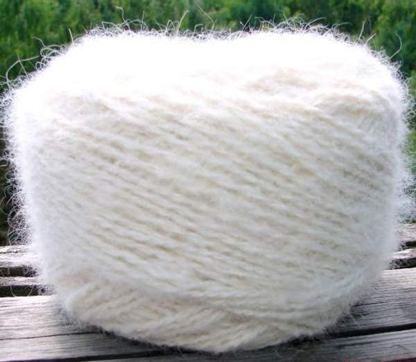 Пряжа «Белый Пушистик white» 130 метров 100 грамм из пуха самоеда .