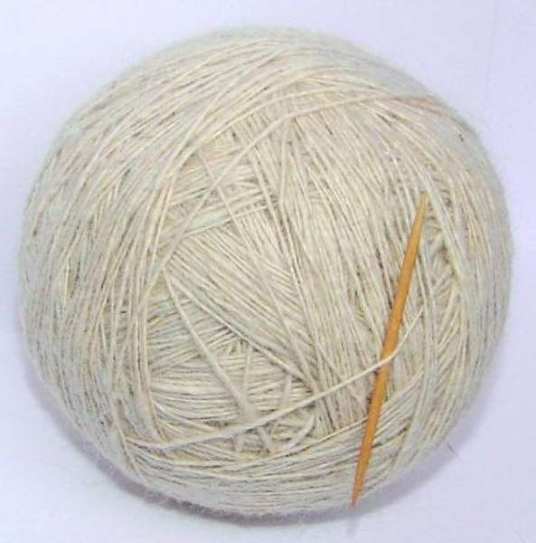 Пряжа «Белый Пушистик500м100гр» из пуха самоедской лайки .Тонкая нитка .