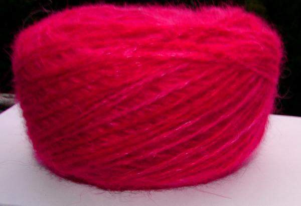 Пряжа меланжевая «Пушистая Фуксия» 190м/100гр из собачьего пуха. Цвет фуксия . Из собачьей шерсти.
