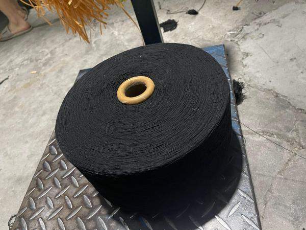 Пряжа смесовая (60% ПЭ, 40% Хл.) черная Ne5.5 /1 (107 текс) оптом из Китая