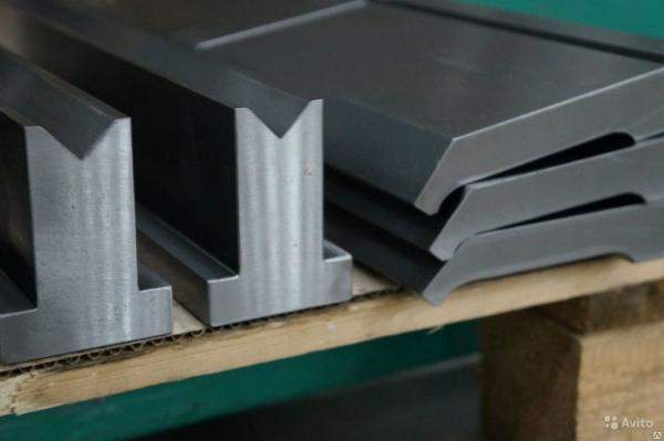 Пуансон и матрица для листогибов