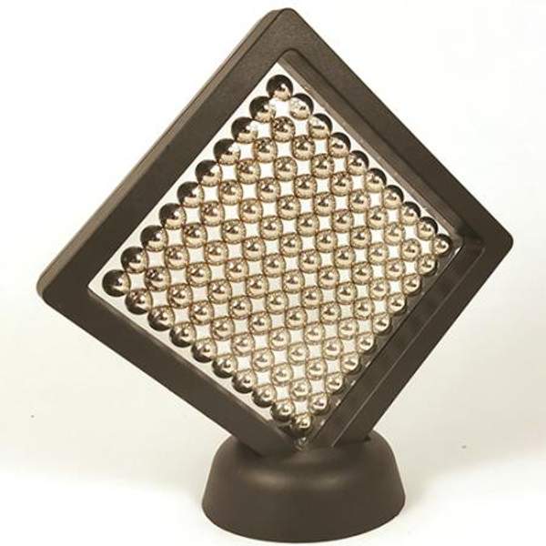 Рамка для интерьера с набором магнитных шариков.