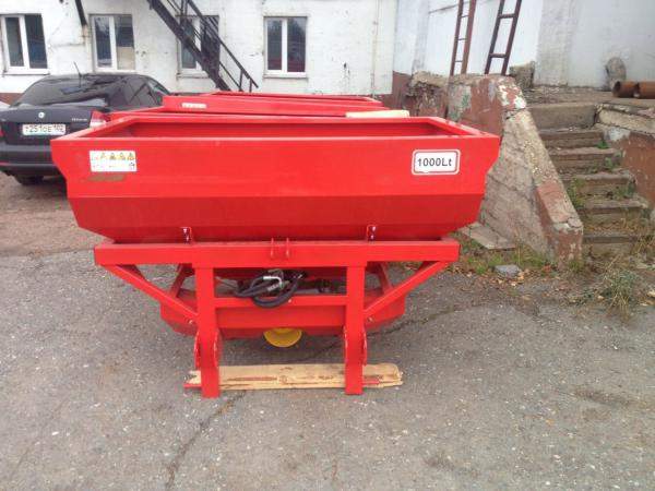 Разбрасыватель удобрений D-Pol 800л