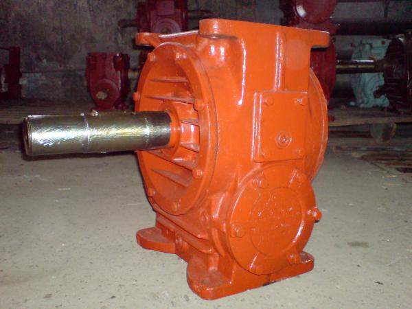 Редуктор Ч-100-40 -52 .