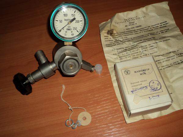 Редуктор газовый медицинский с запорным вентилем