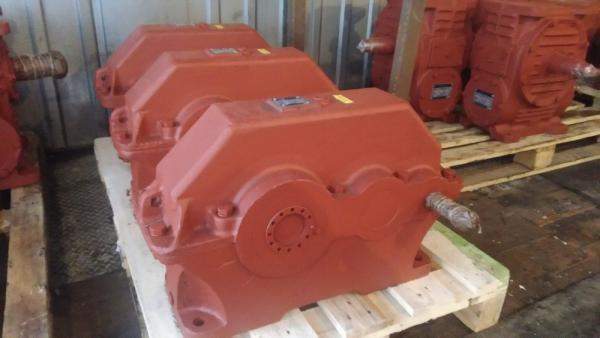 Редуктор цилиндрический 1Ц2У-200-25 продам.