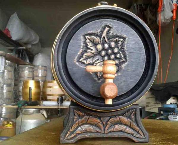 Резная бочка из скального дуба на 5 л с резьбой и чернением - эксклюзивный подарок