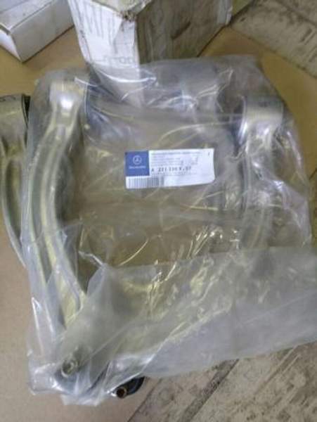 Рычаг передний верхний Mercedes W221 A2213309407